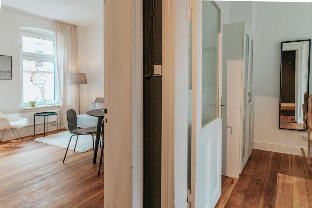 Altbautraum! 2 Zimmer Mit 24H Check-In Kiel Bagian luar foto